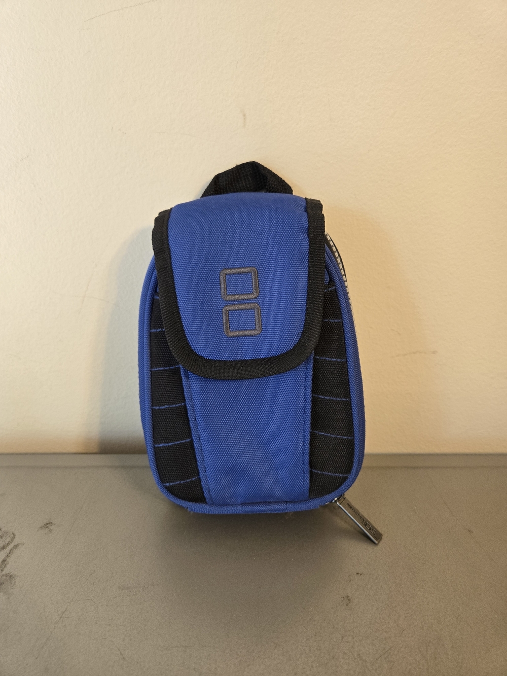 Nintendo DS Blue Zipper Carrying Case with Black Trim